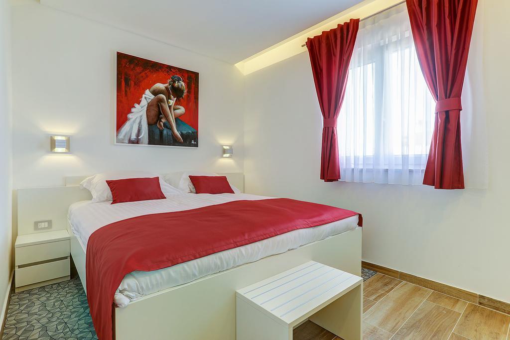 Apartments Lapis Premantura Exterior photo