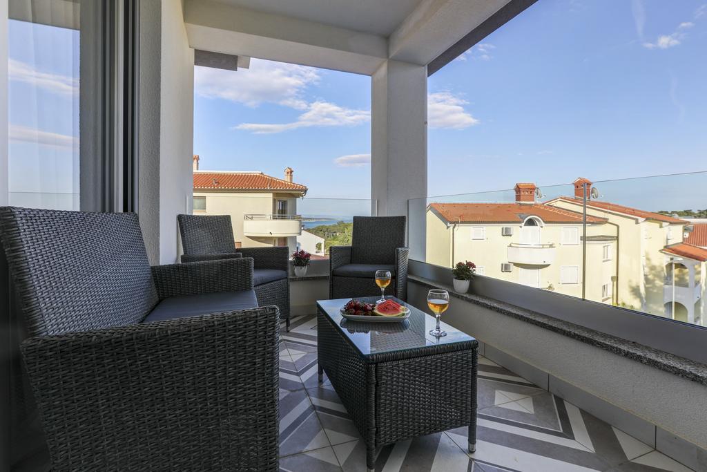 Apartments Lapis Premantura Exterior photo